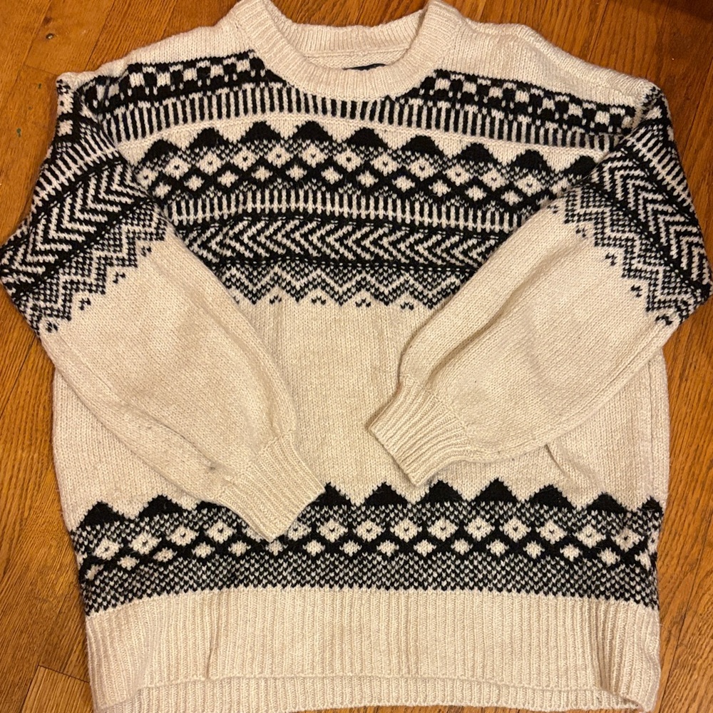 American Eagle Outfitters Black and Cream Patterned Sweater🩵